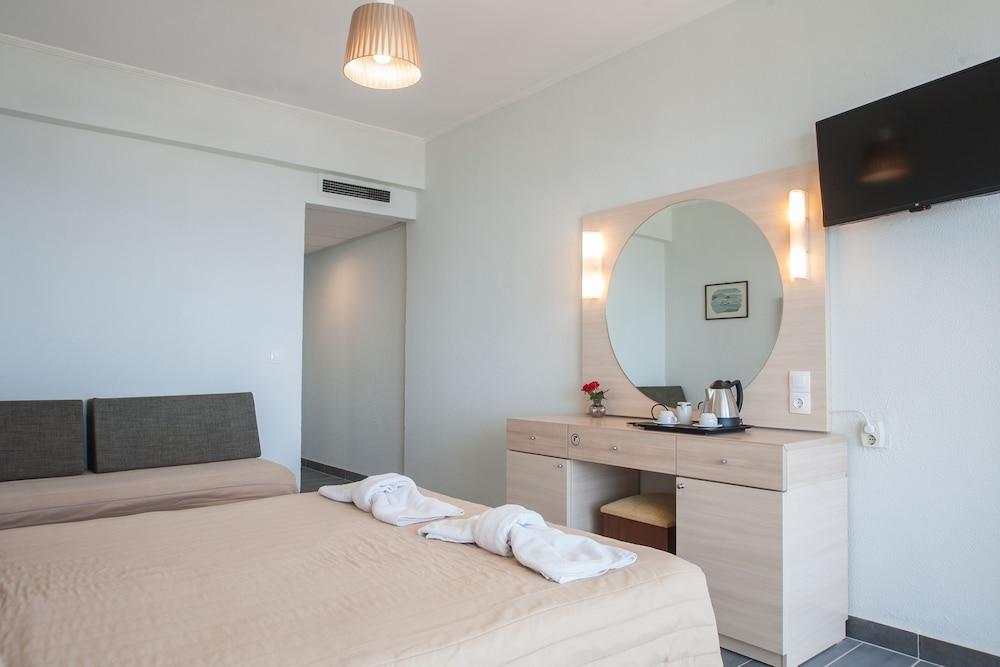 Alexandros Hotel Перама Экстерьер фото