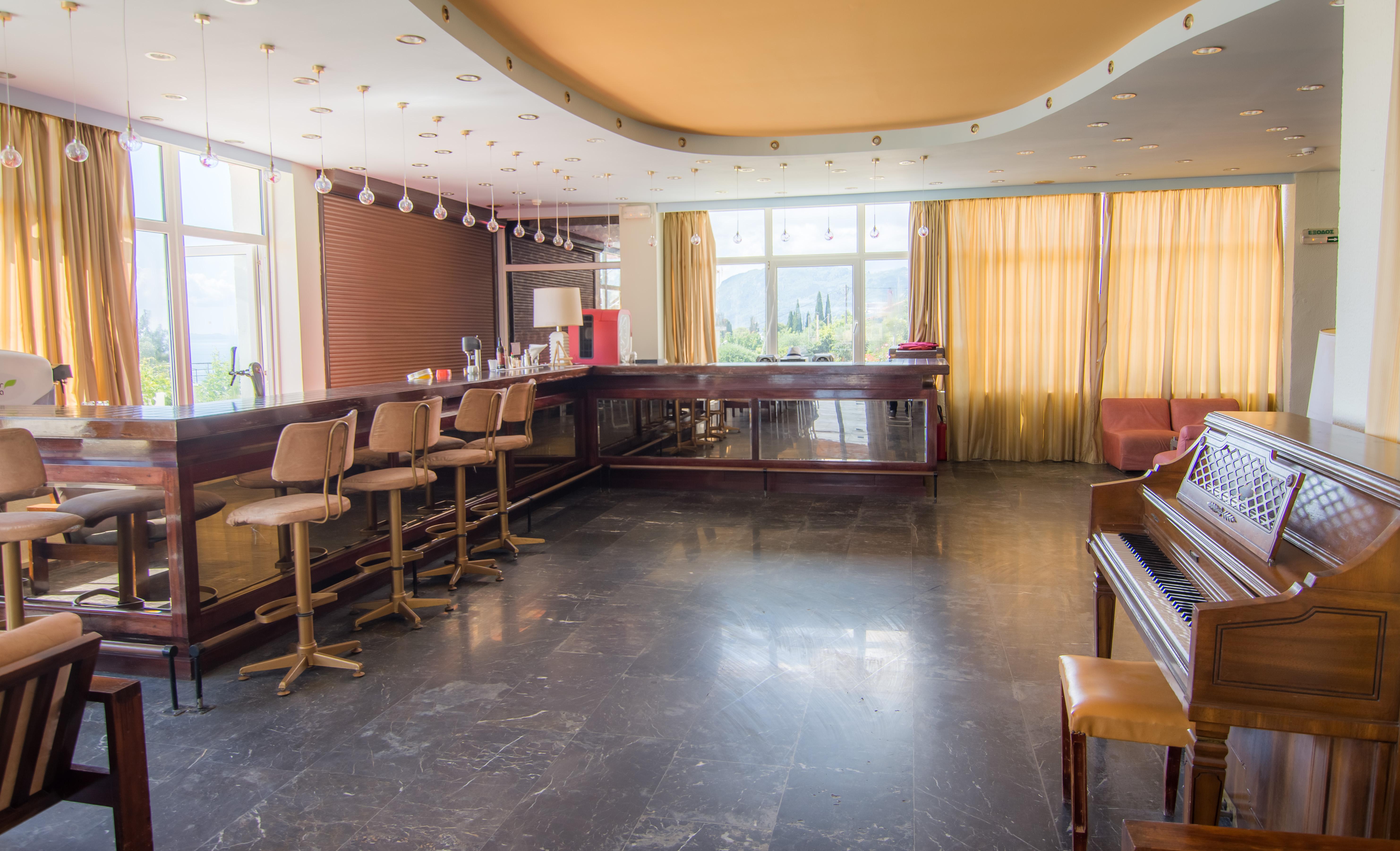 Alexandros Hotel Перама Экстерьер фото