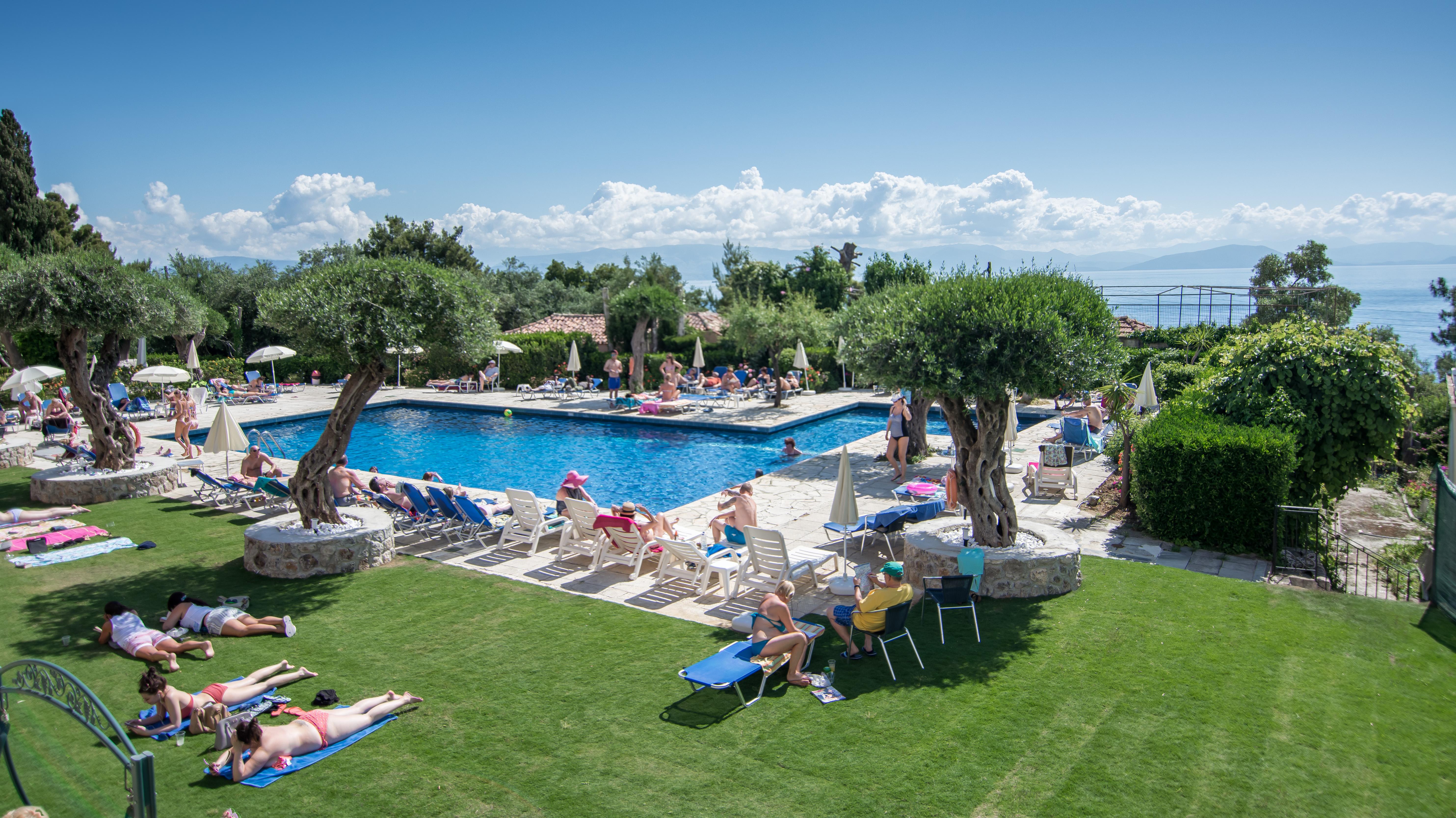 Alexandros Hotel Перама Экстерьер фото