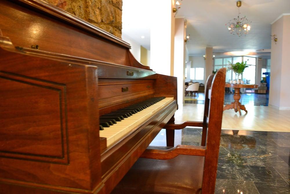 Alexandros Hotel Перама Экстерьер фото