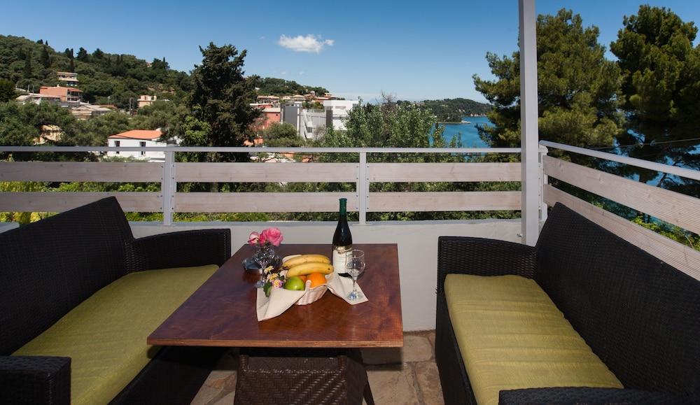Alexandros Hotel Перама Экстерьер фото