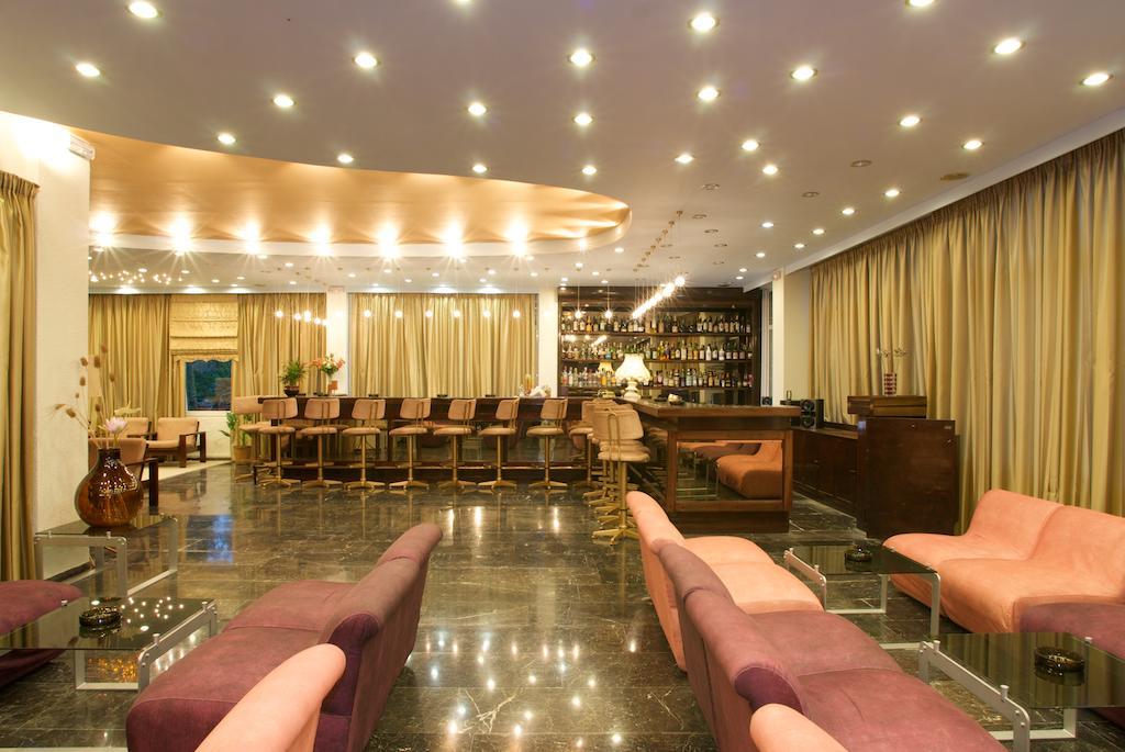 Alexandros Hotel Перама Экстерьер фото