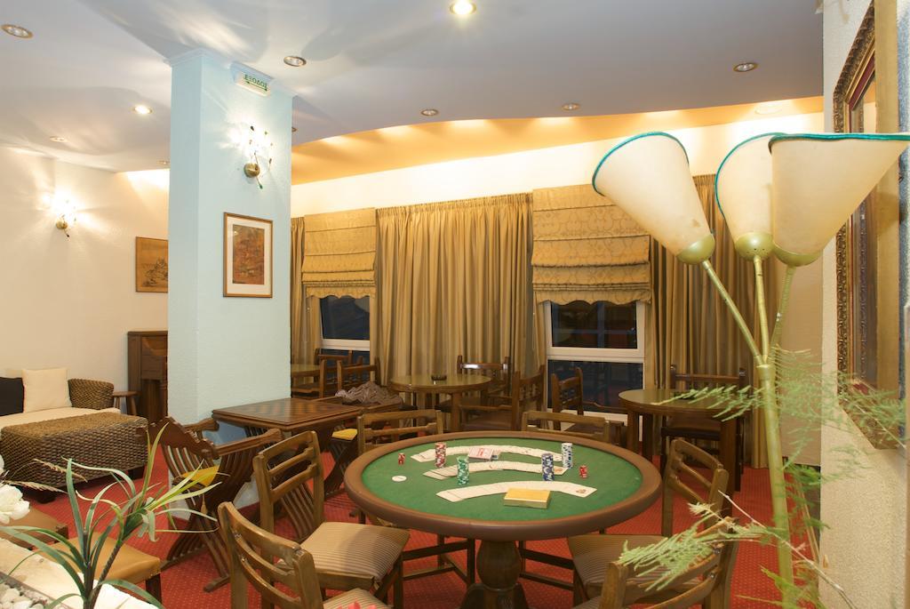 Alexandros Hotel Перама Экстерьер фото