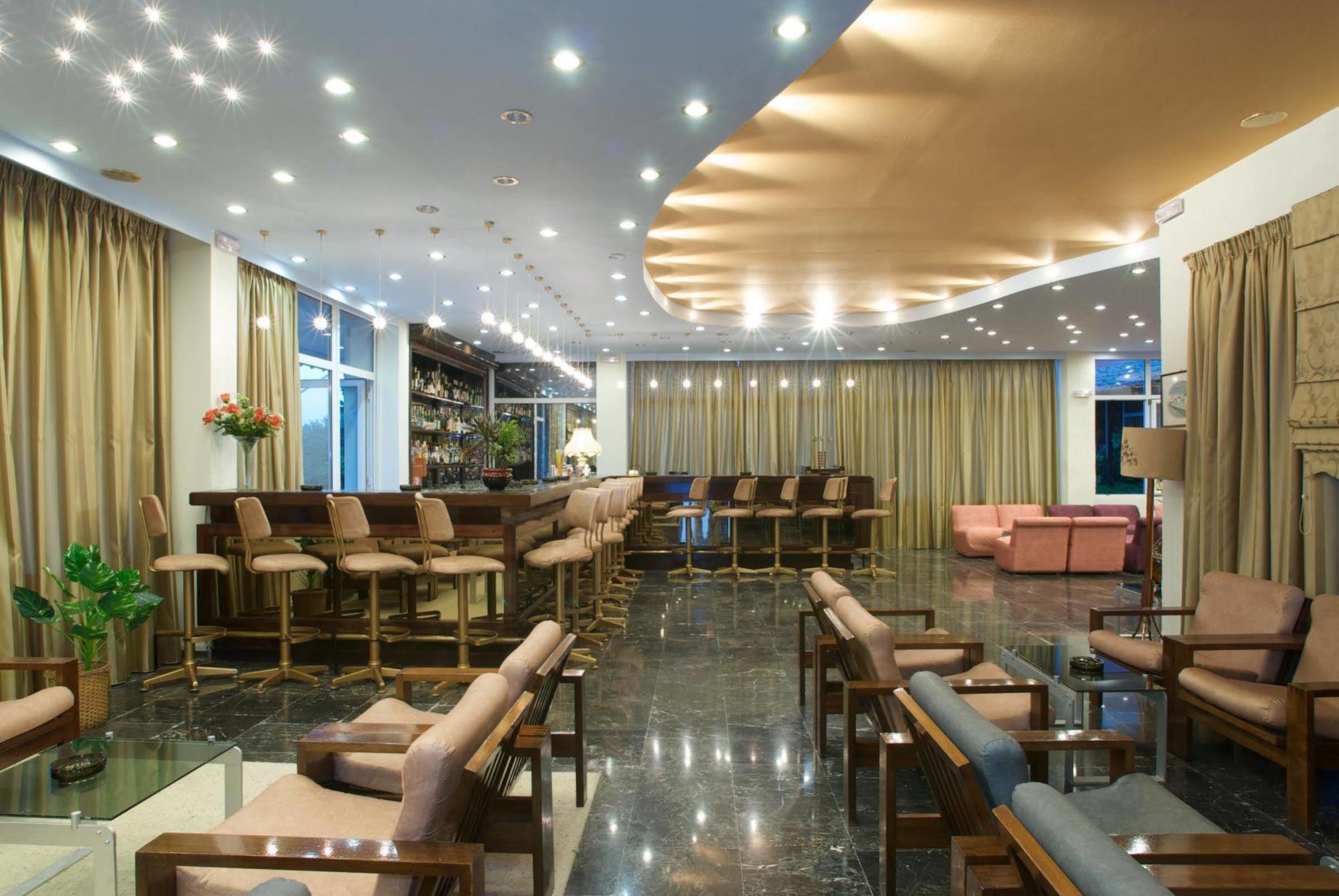 Alexandros Hotel Перама Экстерьер фото